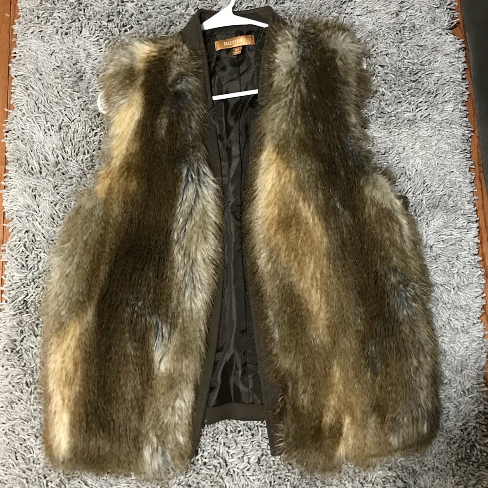 Ellen Tracy furry vest - Picture 2 of 5